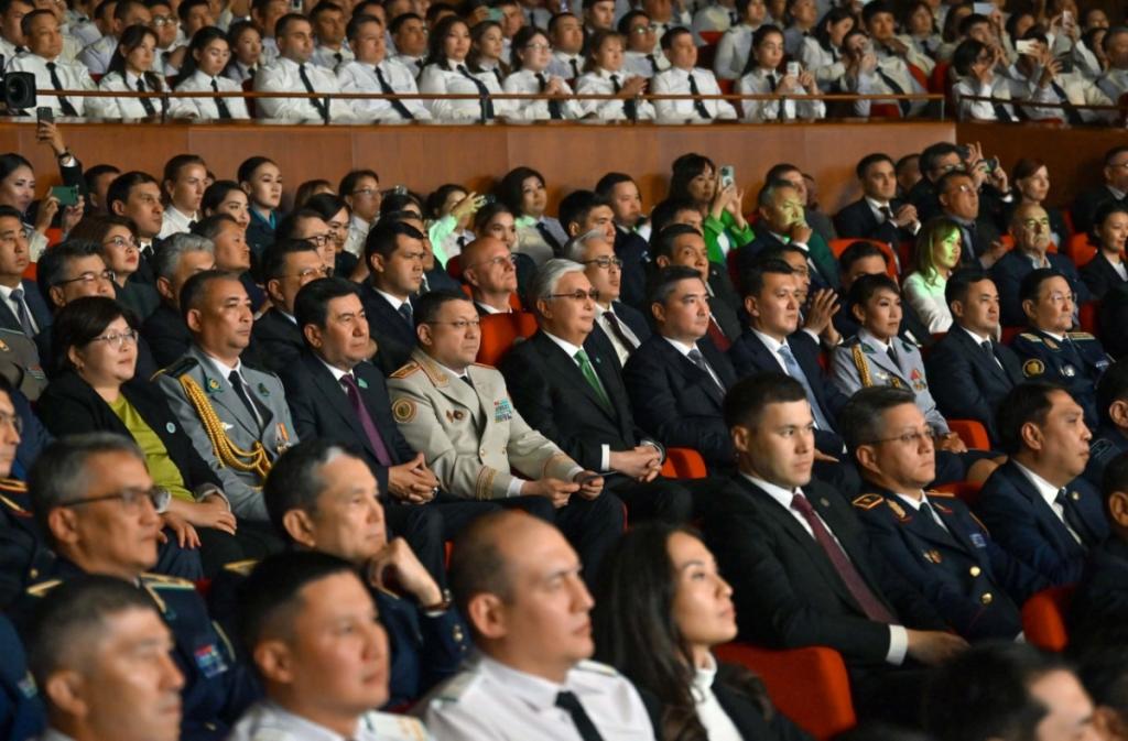 Глава государства Касым-Жомарт Токаев посетил концерт, посвященный Дню полиции