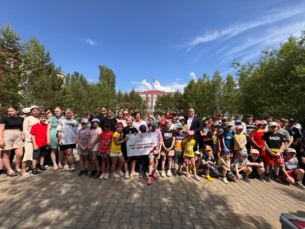 Чтобы звонче петь и весело танцевать: Строительная компания подарила музыкальное оборудование детскому дому в Рудном
