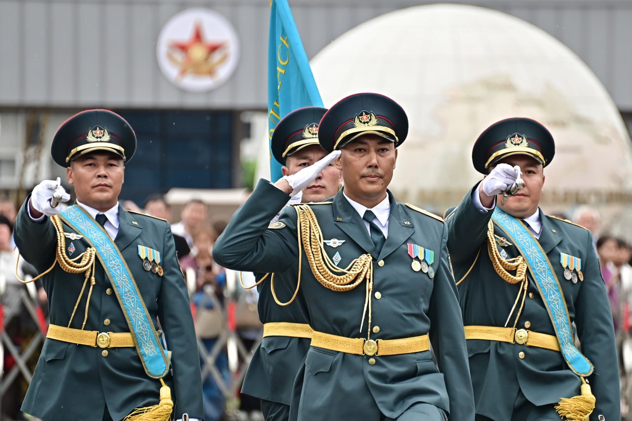 Свыше 200 выпускников  Национального университета обороны получили дипломы магистра