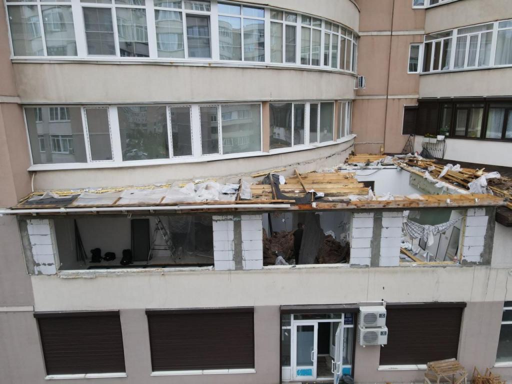 Пристройку к ЖК «Хан Тенгри» в Алматы сносят по решению суда
