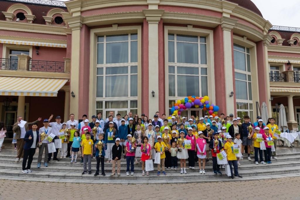 В Алматы открылся тренировочный корпус Детской академии гольфа