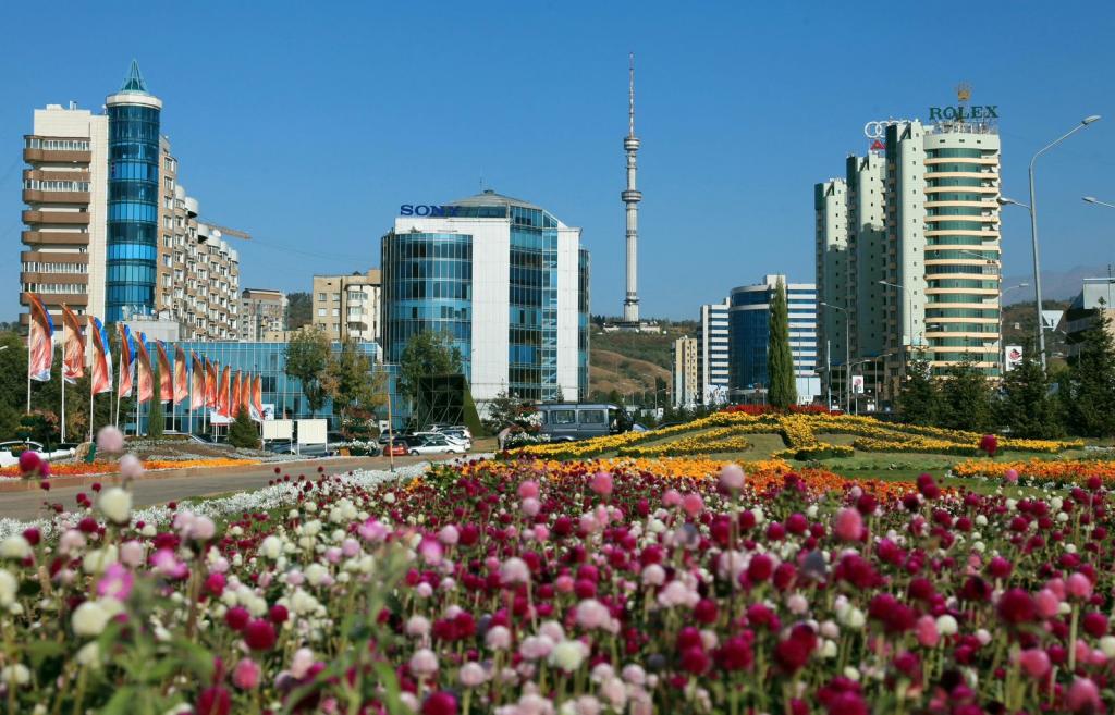 В Алматы установлена первая информационная табличка из переработанного пластика