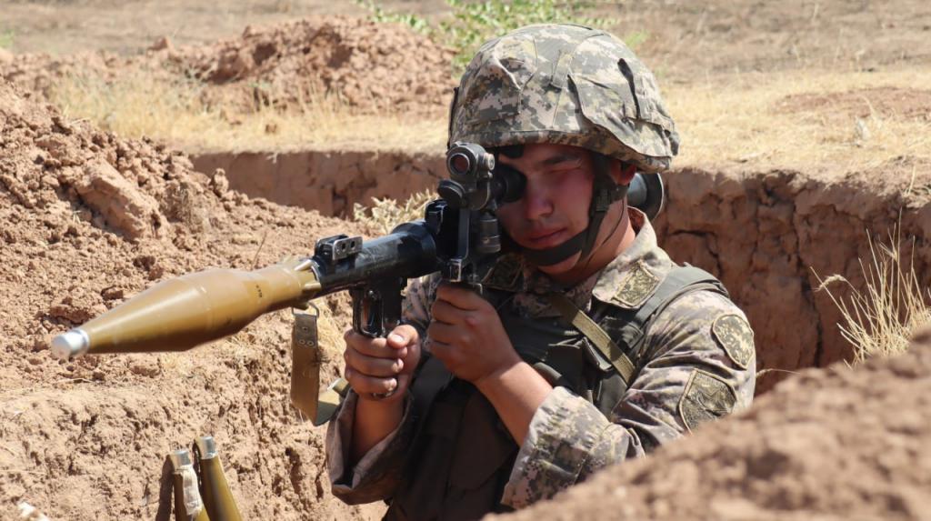 Боевые стрельбы: на полигоне «Дарбаза» отделения повышают уровень боевого слаживания
