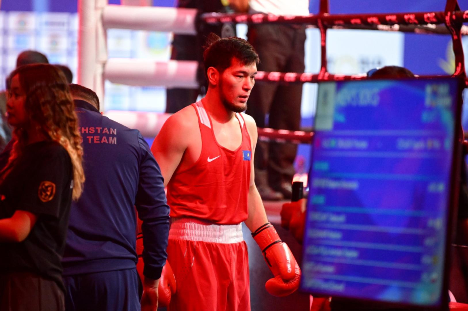Призер ОИ Нурбек Оралбай уступил в финале ЭКМ по боксу