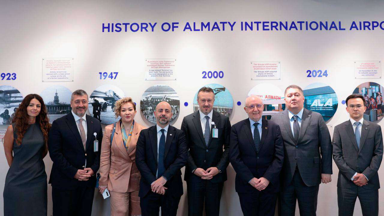 Президент Международного аэропорта Алматы Гокер Косе провёл встречу с главой ICAO Сальваторе Шаккитано