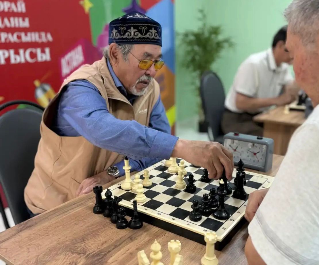В Астане пенсионеры соревновались в игре в шахматы