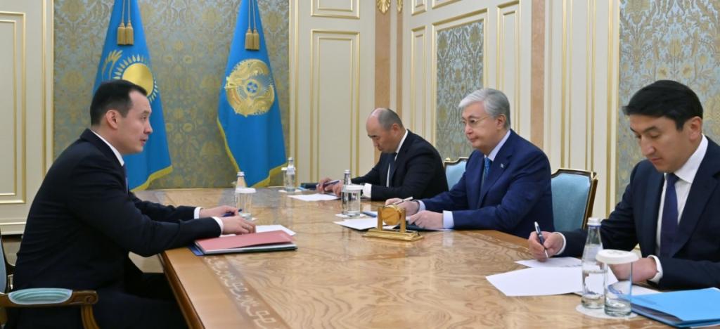 Касым-Жомарт Токаев принял председателя правления АО «НК «QazaqGaz» Санжара Жаркешова
