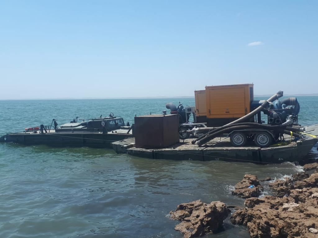 Военные инженеры обеспечивают  жителей Шардары питьевой водой