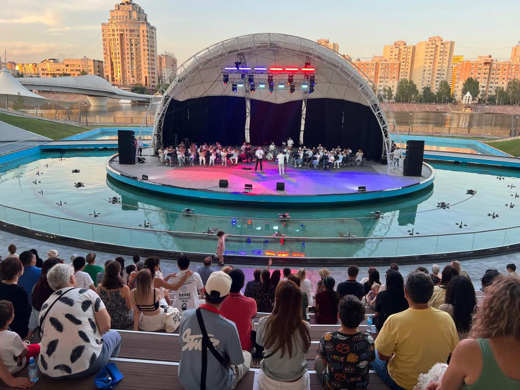 Полюбившиеся хиты в стиле джаза: концерт JazzVIBE прошел в столице