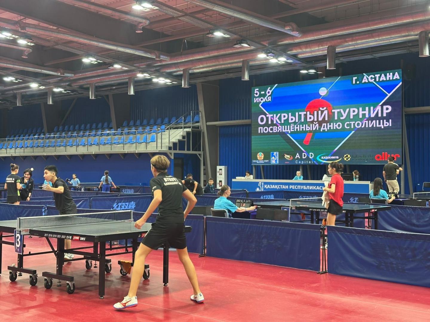 Ловкость, скорость и реакция: турнир по настольному теннису проходит в Астане