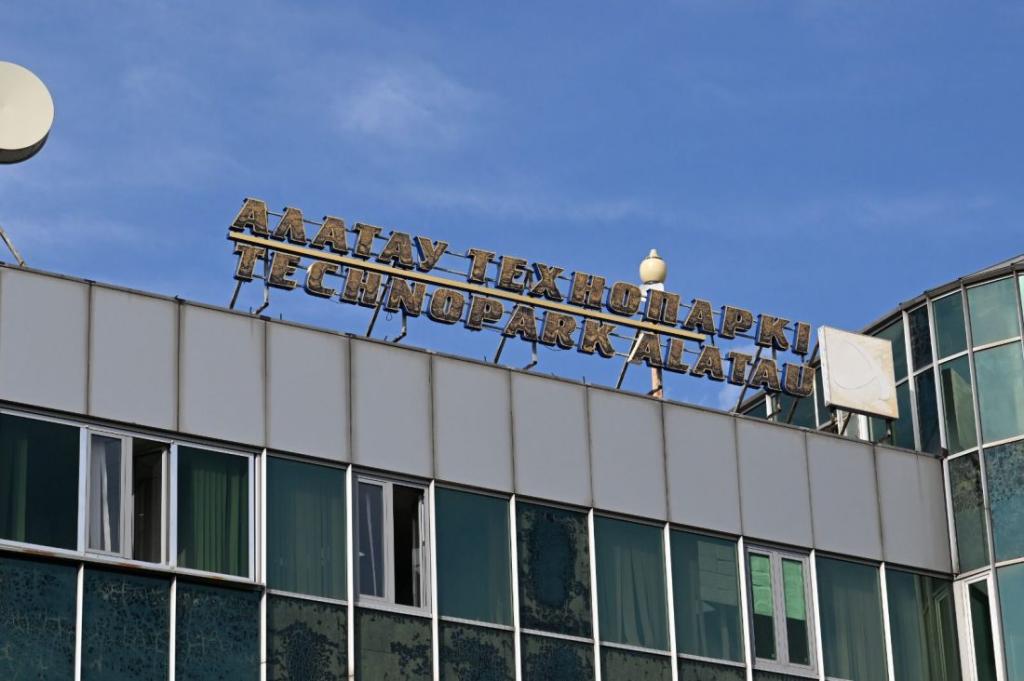 Аким Алматы ознакомился с промышленными проектами в СЭЗ «ПИТ»
