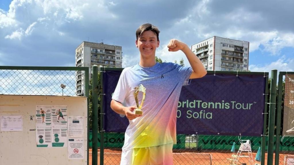 Казахстанский теннисист Иван Пономарев выиграл турнир в Болгарии