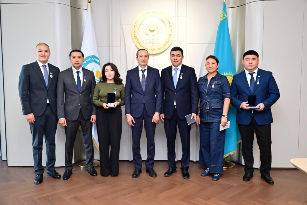 Сотрудники НОК Казахстана отмечены наградами за вклад в развитие спорта