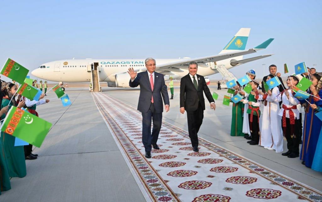 Президент Касым-Жомарт Токаев прибыл в Туркменистан для участия в работе Третьей конференции ООН по развивающимся странам, не имеющим выхода к морю