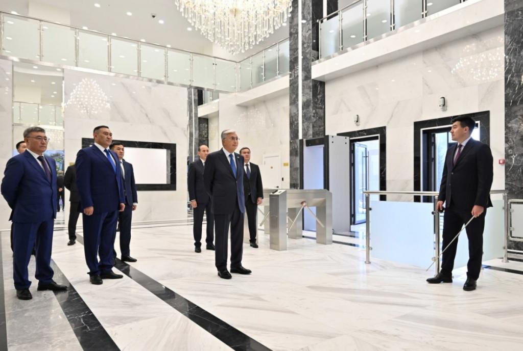 Президент посетил новое здание ДКНБ по городу Астане