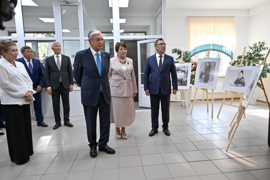 Глава государства посетил школу-гимназию №33 имени Кемеля Токаева