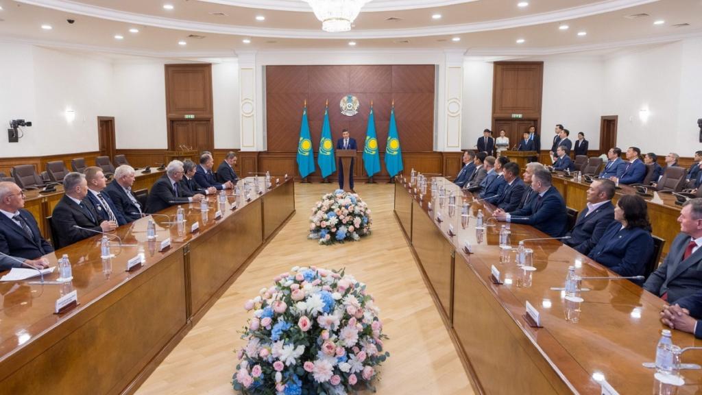 От имени Президента в преддверии Дня шахтера вручены государственные награды специалистам и ветеранам отрасли