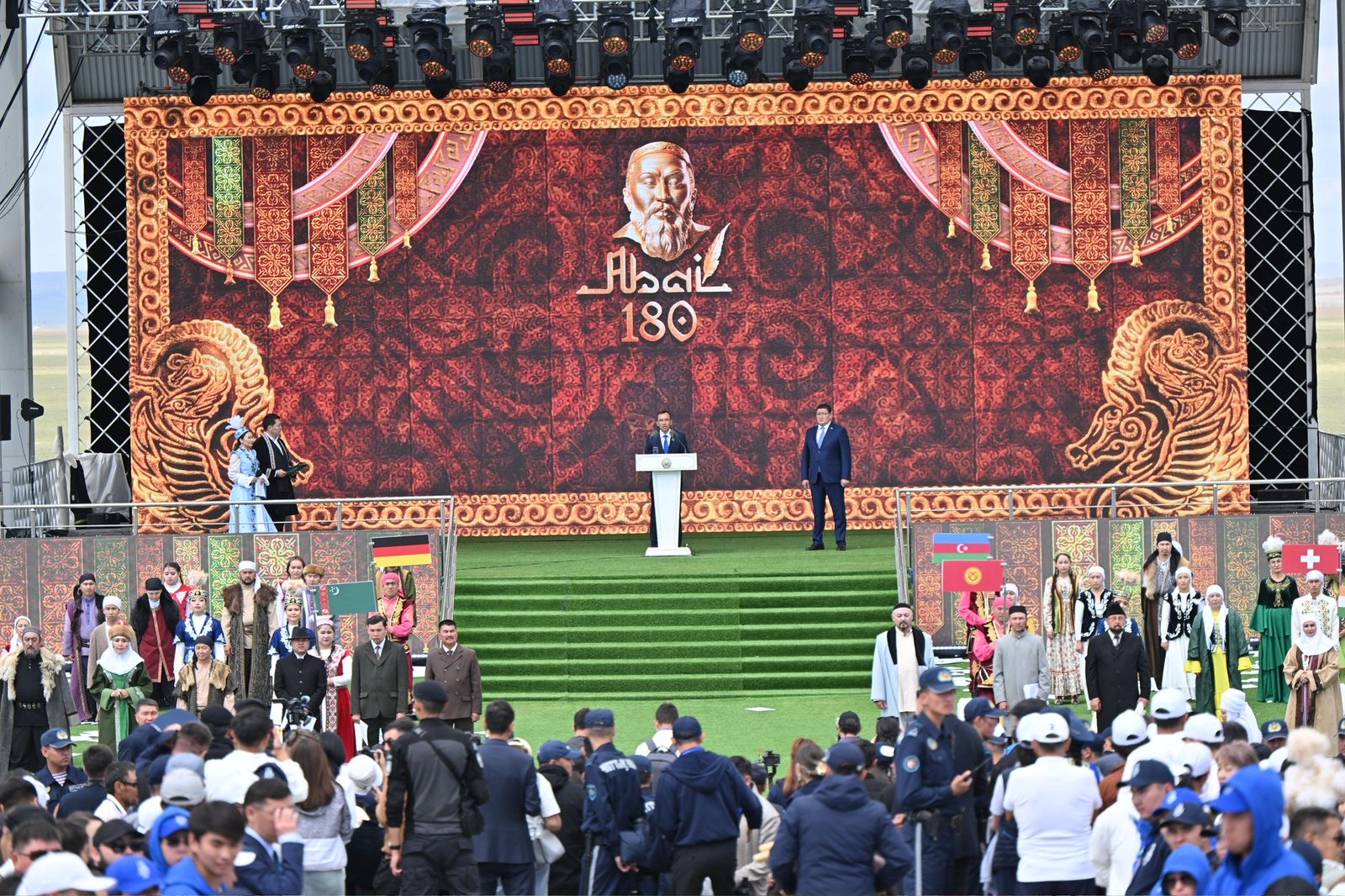 «АБАЙ – ЛИЧНОСТЬ МИРОВОГО ЗНАЧЕНИЯ»: ПОЗДРАВЛЕНИЕ ПРЕЗИДЕНТА КАЗАХСТАНАСО 180-ЛЕТИЕМ ВЕЛИКОГО МЫСЛИТЕЛЯ ЗАЧИТАЛ СПИКЕР СЕНАТА