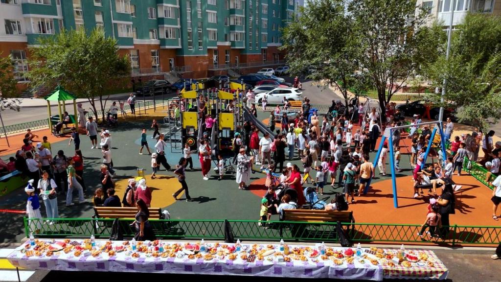 Обновленный и благоустроенный двор ЖК «Эгалите» торжественно открыли в Астане