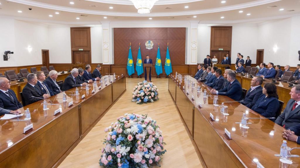 От имени Президента в преддверии Дня шахтера вручены государственные награды специалистам и ветеранам отрасли