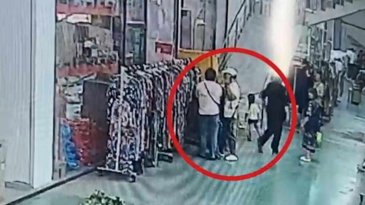 Полицейские поймали "рыночных охотниц" в Алматы