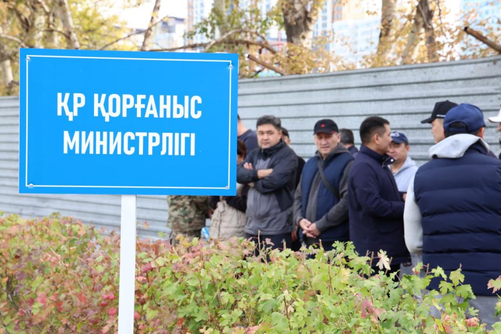 Военнослужащие Вооруженных сил приняли участие в экологической акции «Таза Қазақстан»