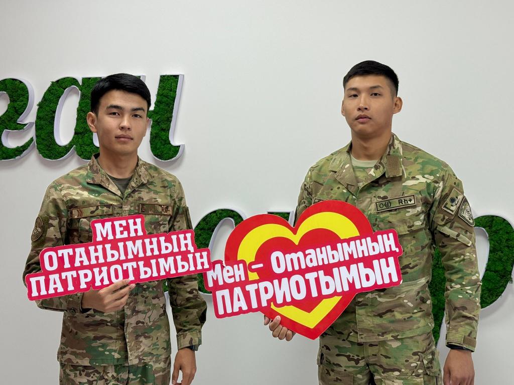 Спасатели МЧС сдают кровь в рамках акции «30 добрых дел»