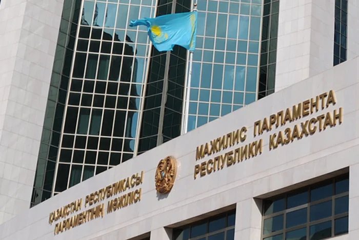 Мажилис принял законопроекты о ратификации Конвенции МОТ и Соглашения с Катаром в сфере трудовой миграции