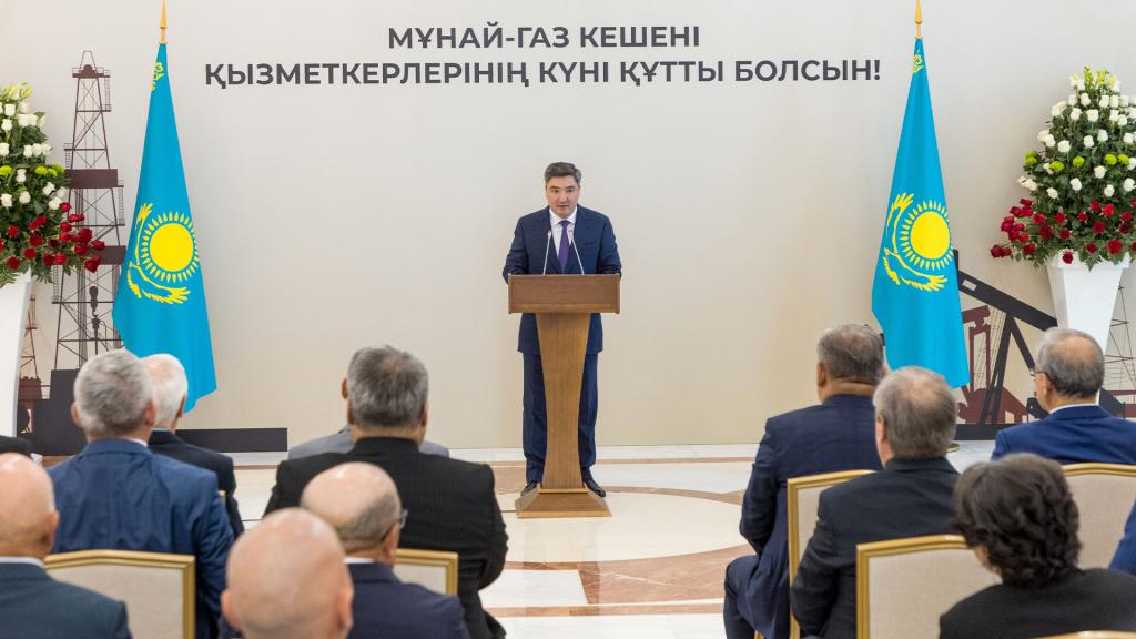 От имени Президента вручены государственные награды работникам нефтегазовой отрасли