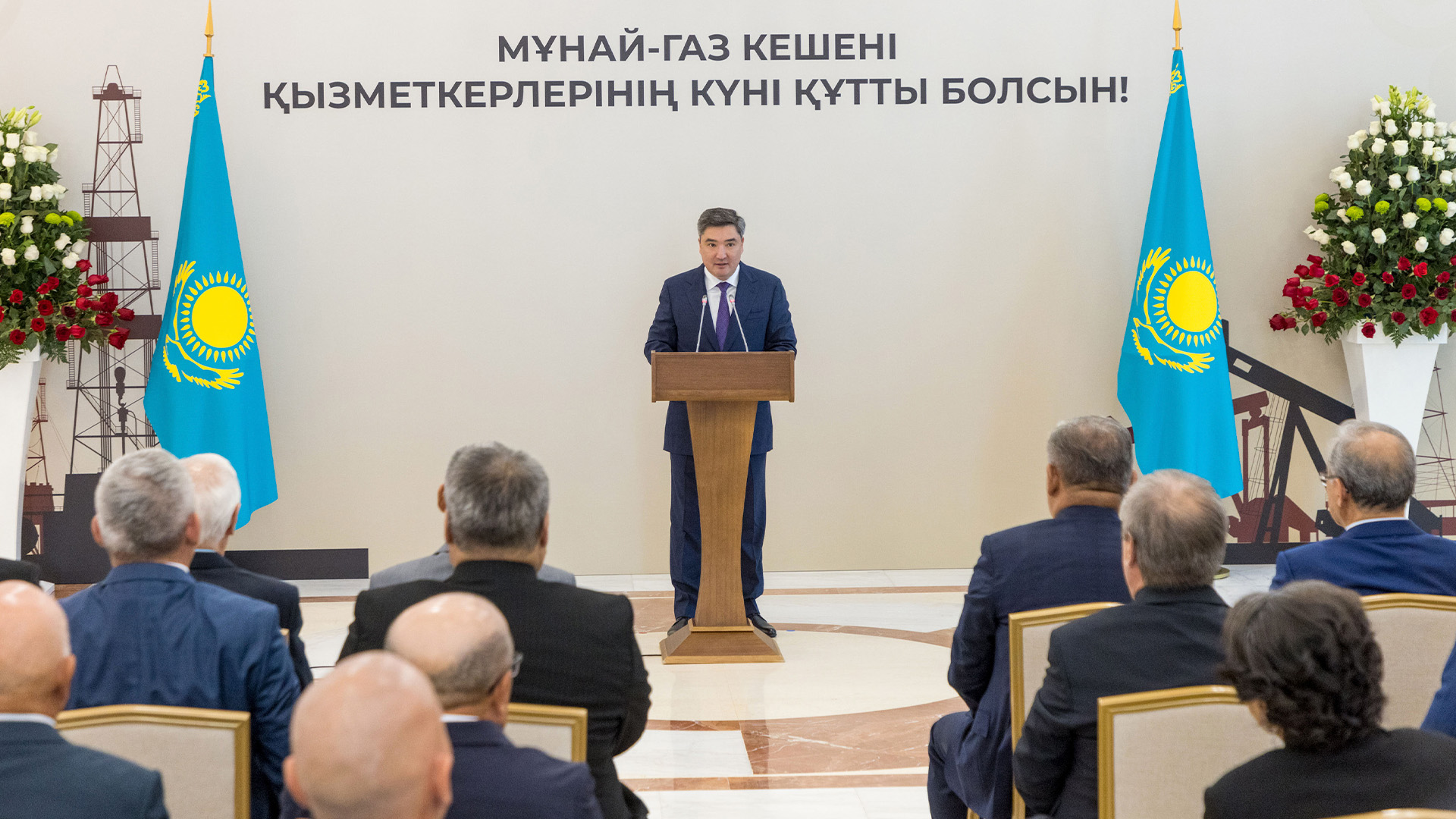От имени Президента вручены государственные награды работникам нефтегазовой отрасли