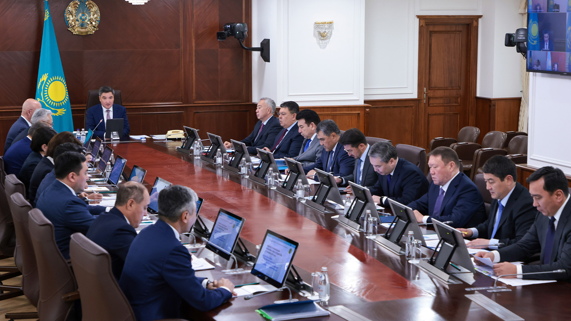 Все принимаемые Правительством меры должны быть направлены на повышение уровня жизни и благополучие наших граждан – Олжас Бектенов
