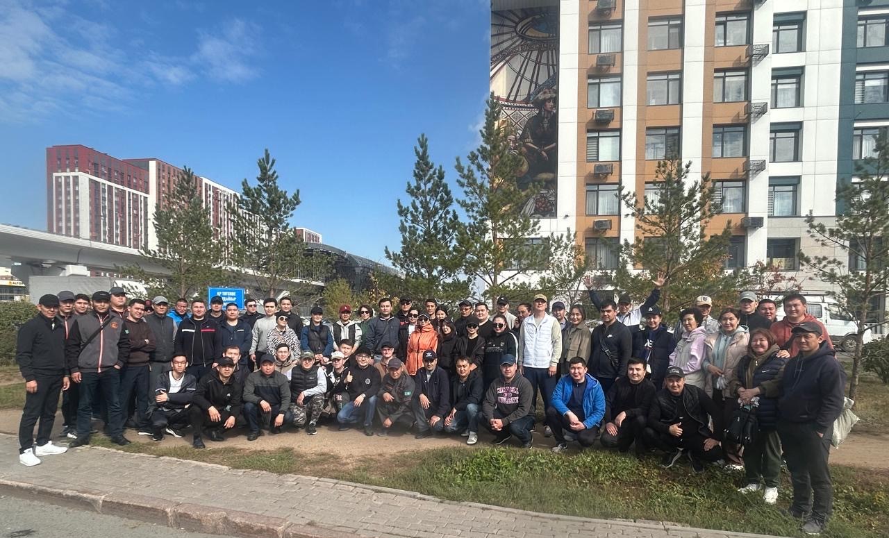 Сотрудники МЧС приняли участие в общегородском субботнике
