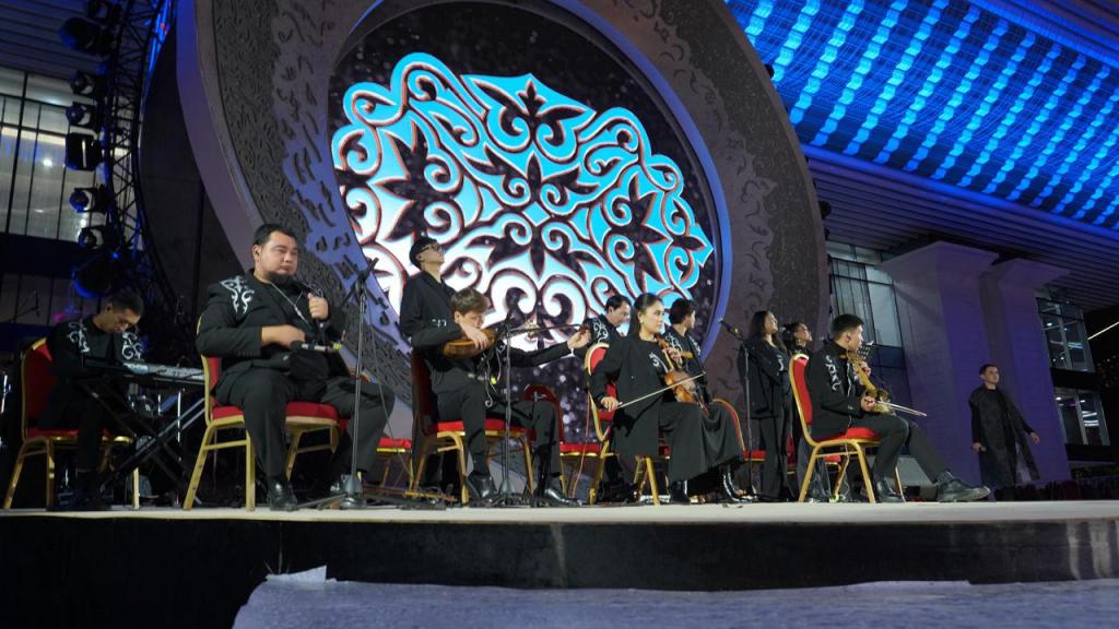 В Алматы прошли концерты «Ән қанатындағы Алматы» и «QAZAQSHA терапия»