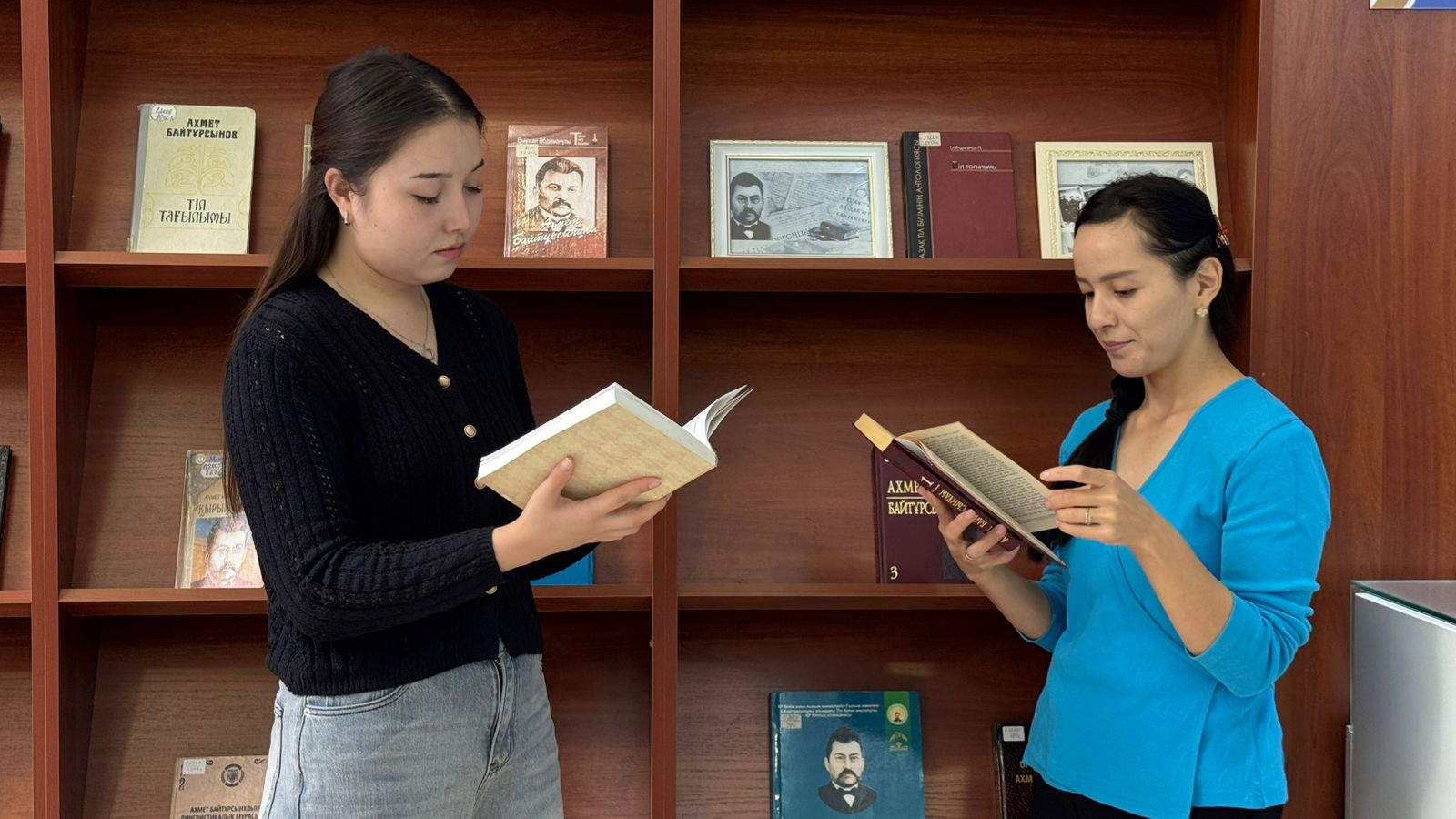 Книжная выставка «Ұлттың ұлы ұстазы» открылась в Астане