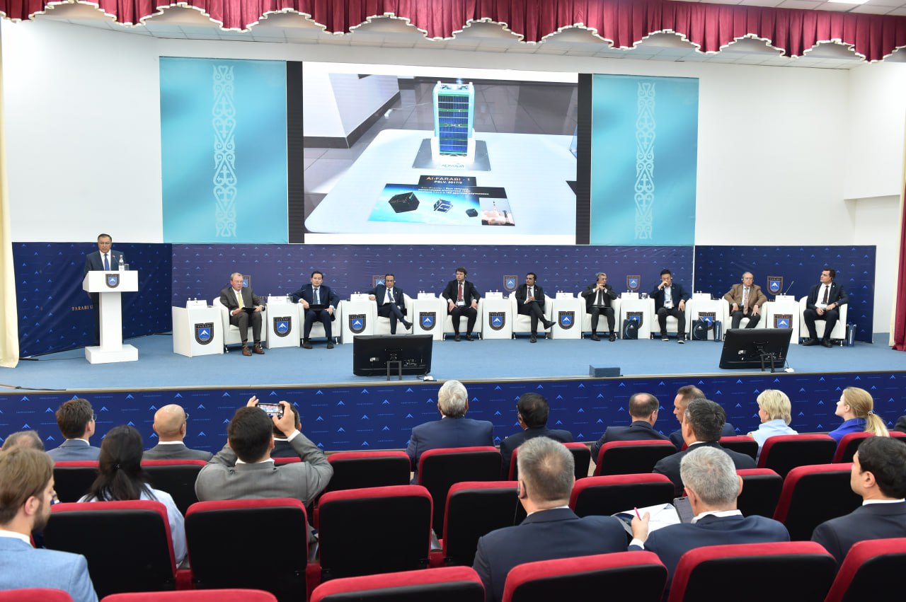 В КазНУ проходит форум специалистов космической отрасли