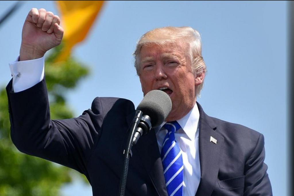 Трамп снова обрушился с критикой на Сороса