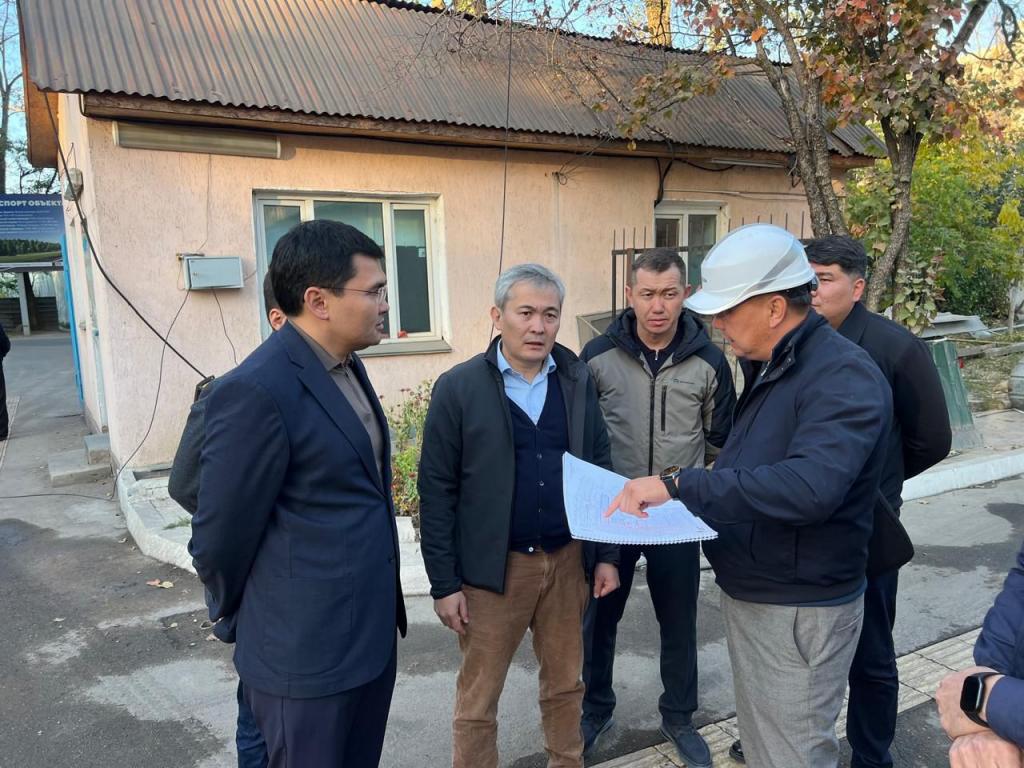 Заместитель акима Алматы проверил ход строительства социальных объектов города