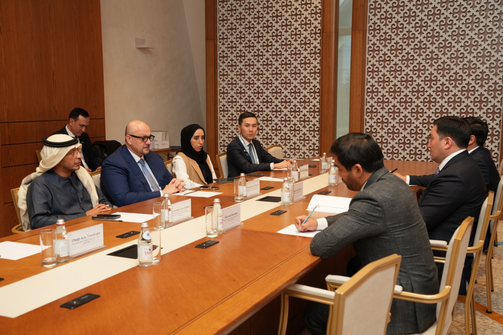Ерлан Аккенженов обсудил с главой Masdar мегапроект ветроэлектростанции на 1 ГВт в Жамбылской области