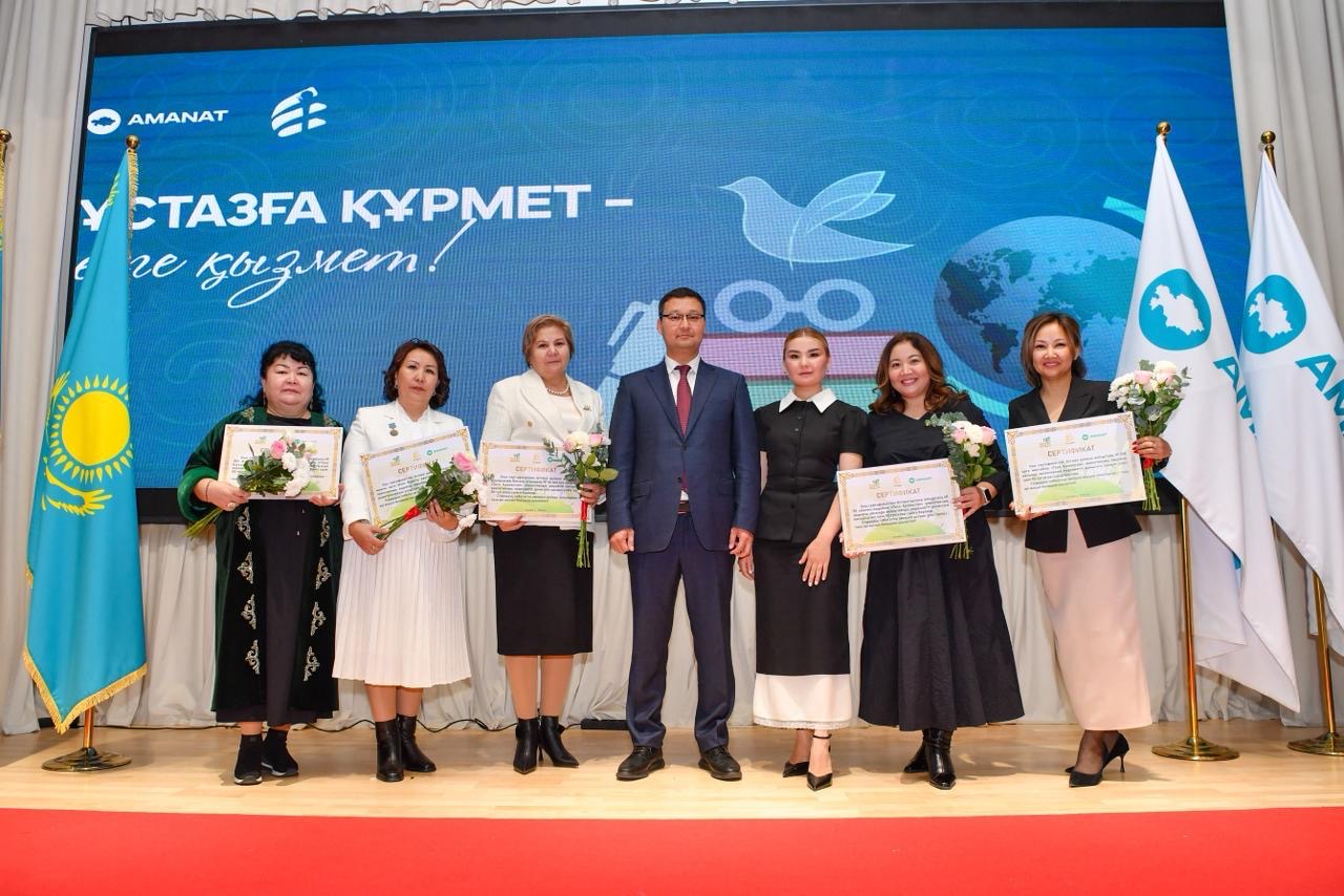 Учителям столицы ко Дню учителя вручили экоподарок