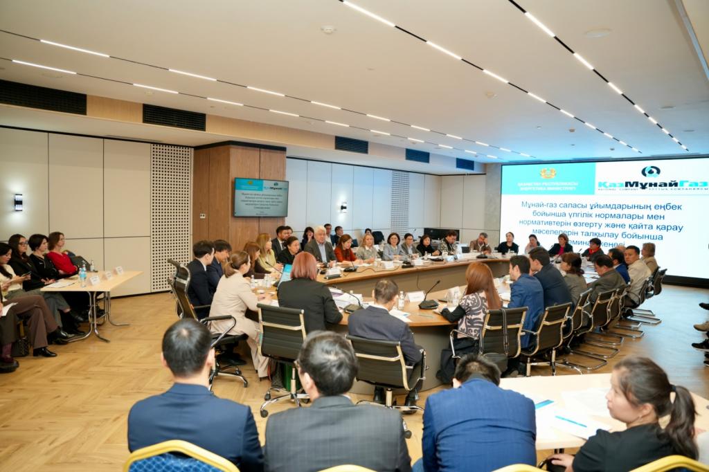 Минэнерго собрал экспертов для пересмотра трудовых нормативов в нефтегазе