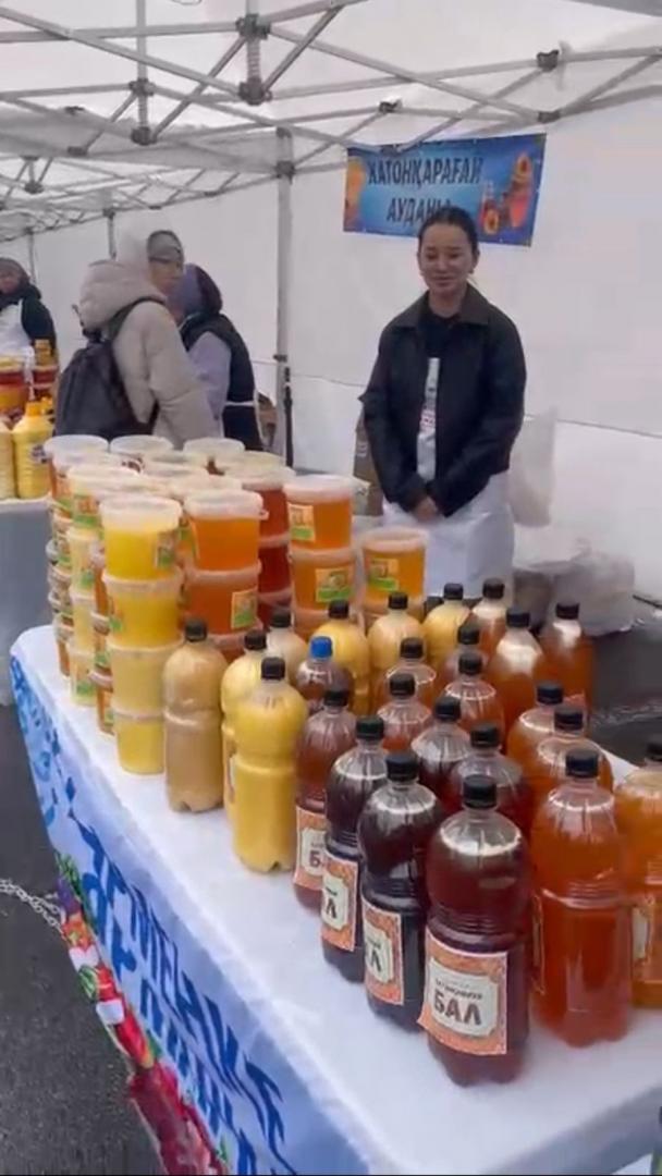 Фермеры из Восточного Казахстана привезли в Алматы свежее мясо и натуральный мед по доступным ценам