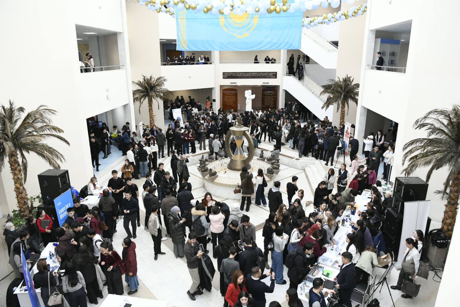В Астане прошла очередная ярмарка вакансий для молодежи