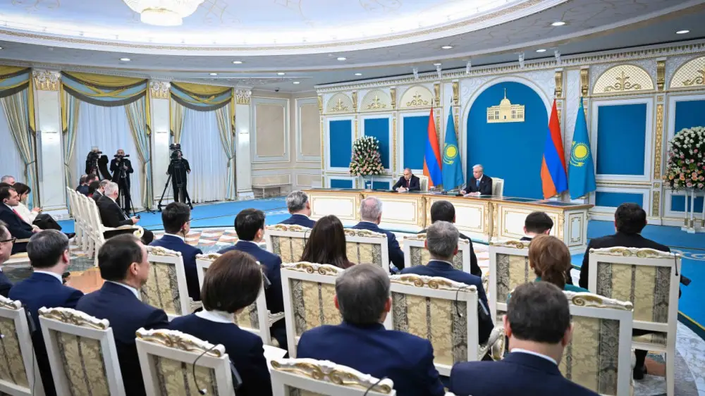 Токаев выразил благодарность Алиеву за решение снять санкции и создание условий для прямой торговли Казахстана и Армении