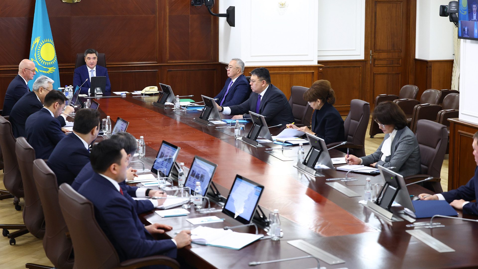 «Меры господдержки будут оказываться только добросовестным участникам рынка», — Олжас Бектенов о поддержке отечественных фармпроизводителей