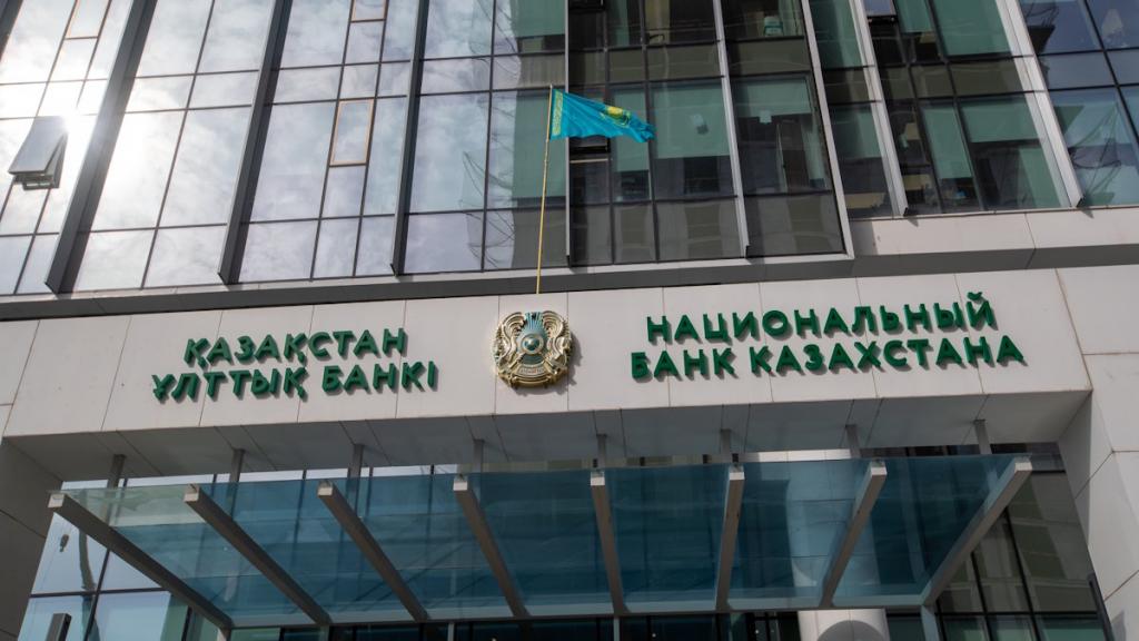 Для казахстанцев изменят правила работы с банковскими счетами