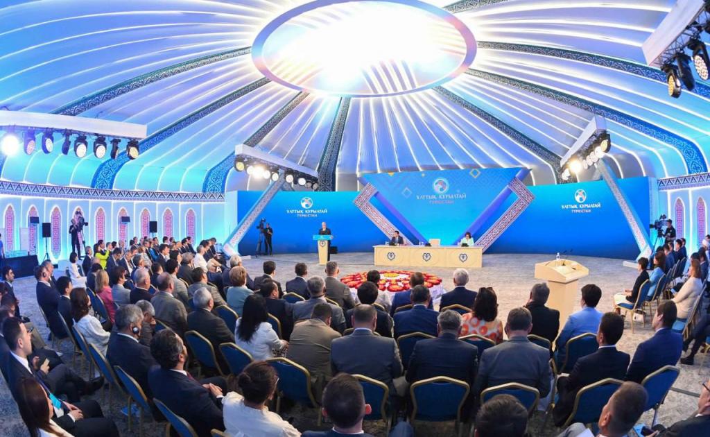 Президент посоветовал чиновникам читать внимательнее, чтобы не потерять ум на пенсии