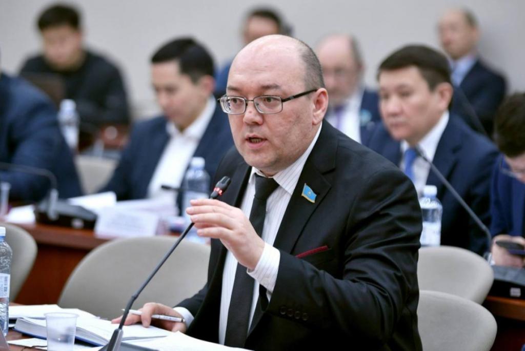 Новая Конституция формирует базу для устойчивой и человекоцентричной политики – Асхат Рахимжанов