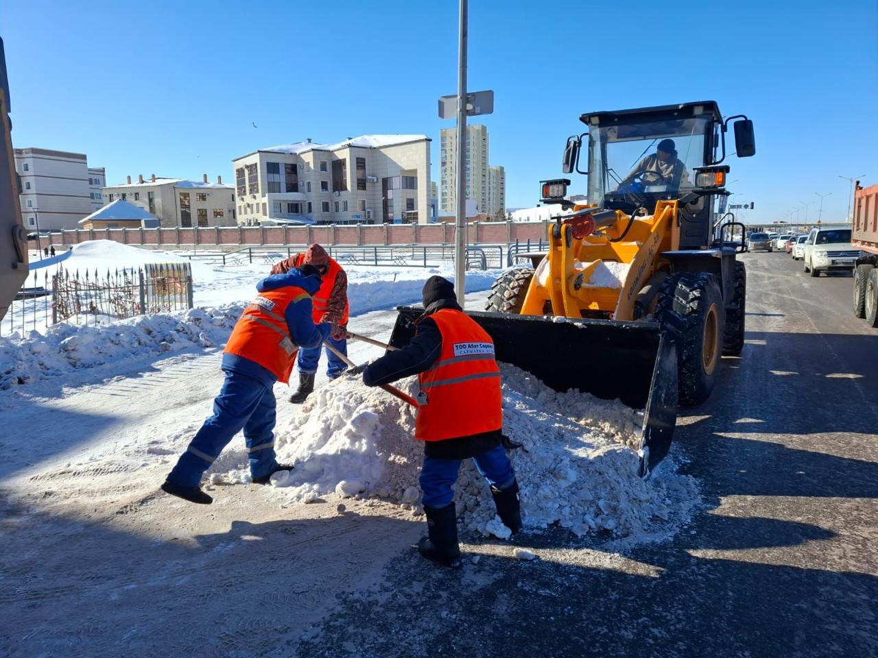 Около 1 700 единиц спецтехники задействовано в снегоуборочных работах в Астане