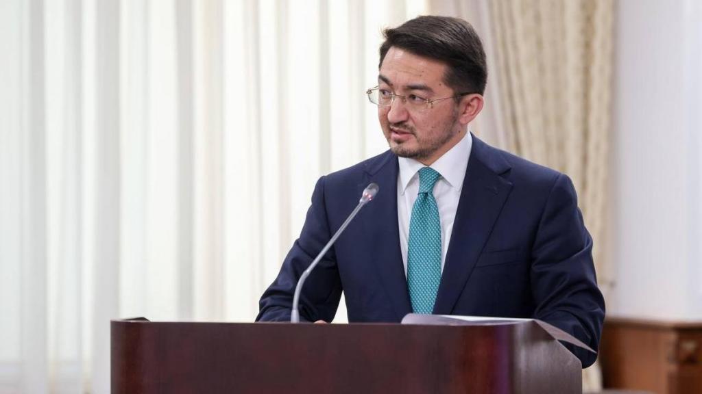 Глава Минцифры Жаслан Мадиев признал проблемы программы KazLLM