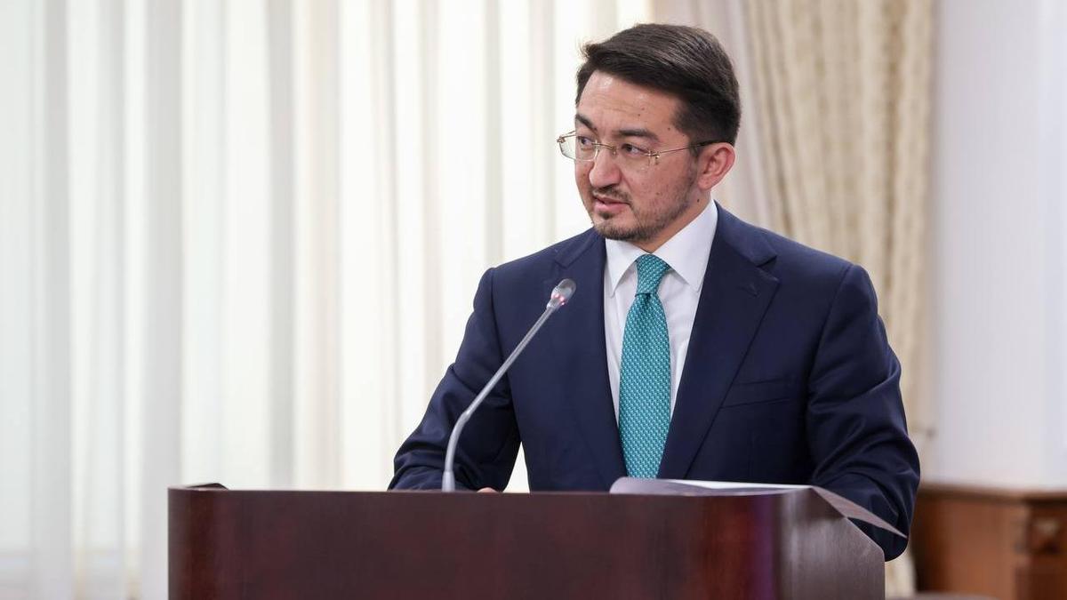 Глава Минцифры Жаслан Мадиев признал проблемы программы KazLLM